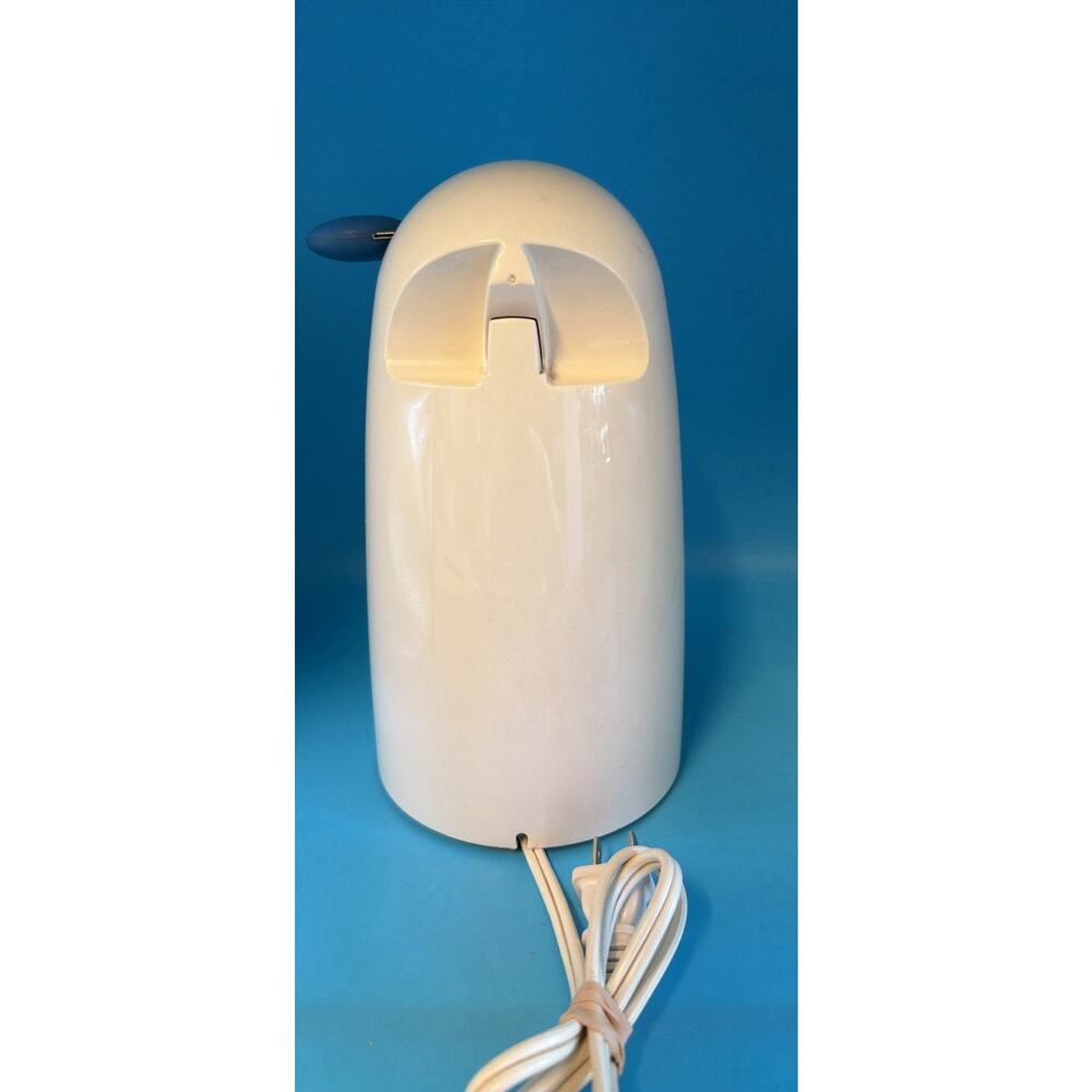 Vintage BLACK+DECKER MGD150 Electric Can Opener, White Plastic, 120V - Picture 2 of 5